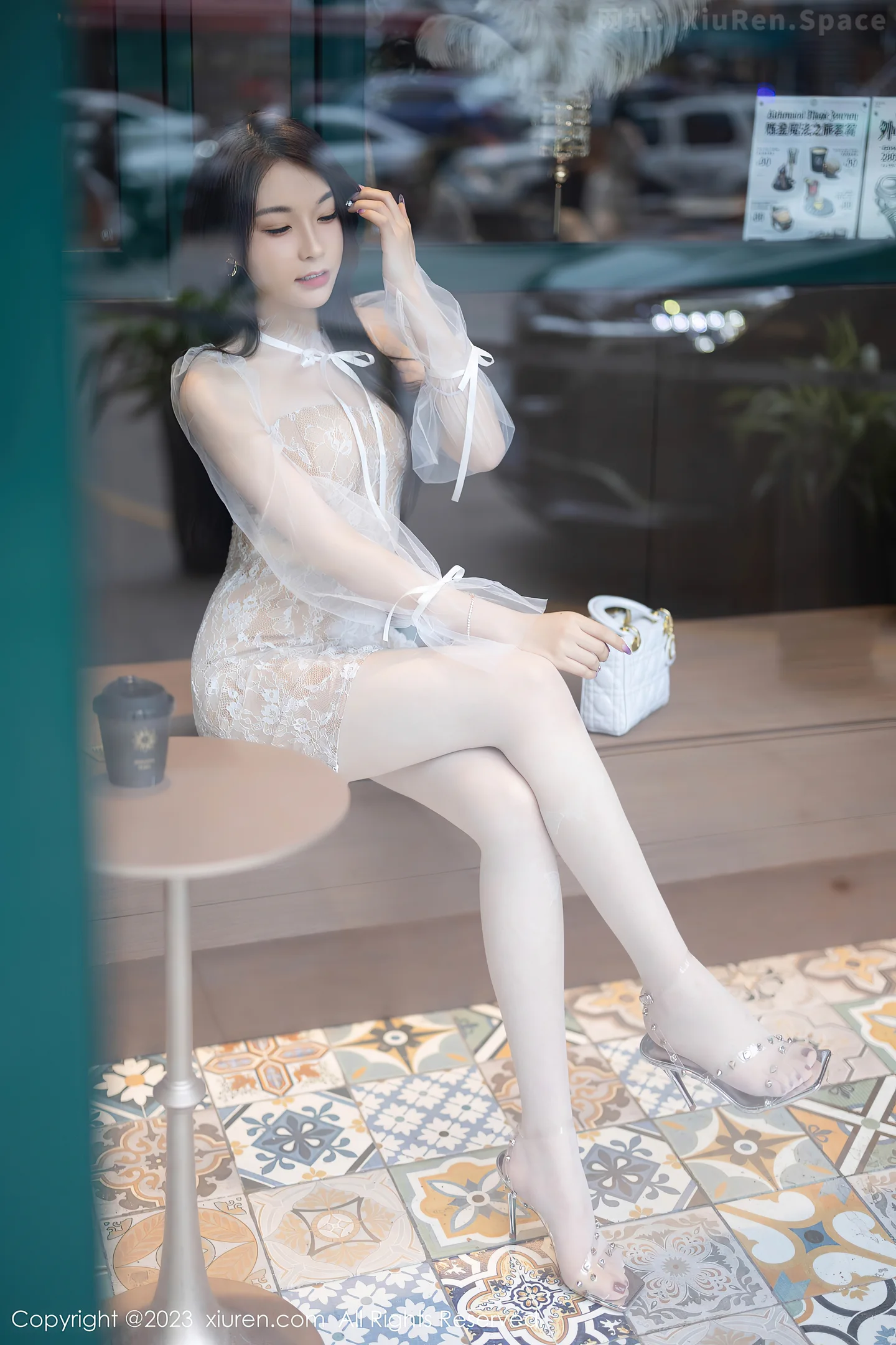 图片[5]-[XiuRen秀人网]VOL.7112 女神徐莉芝Booty性感浅色连衣短裙露白色蕾丝内衣完美诱惑写真88P-秀人网官方网站